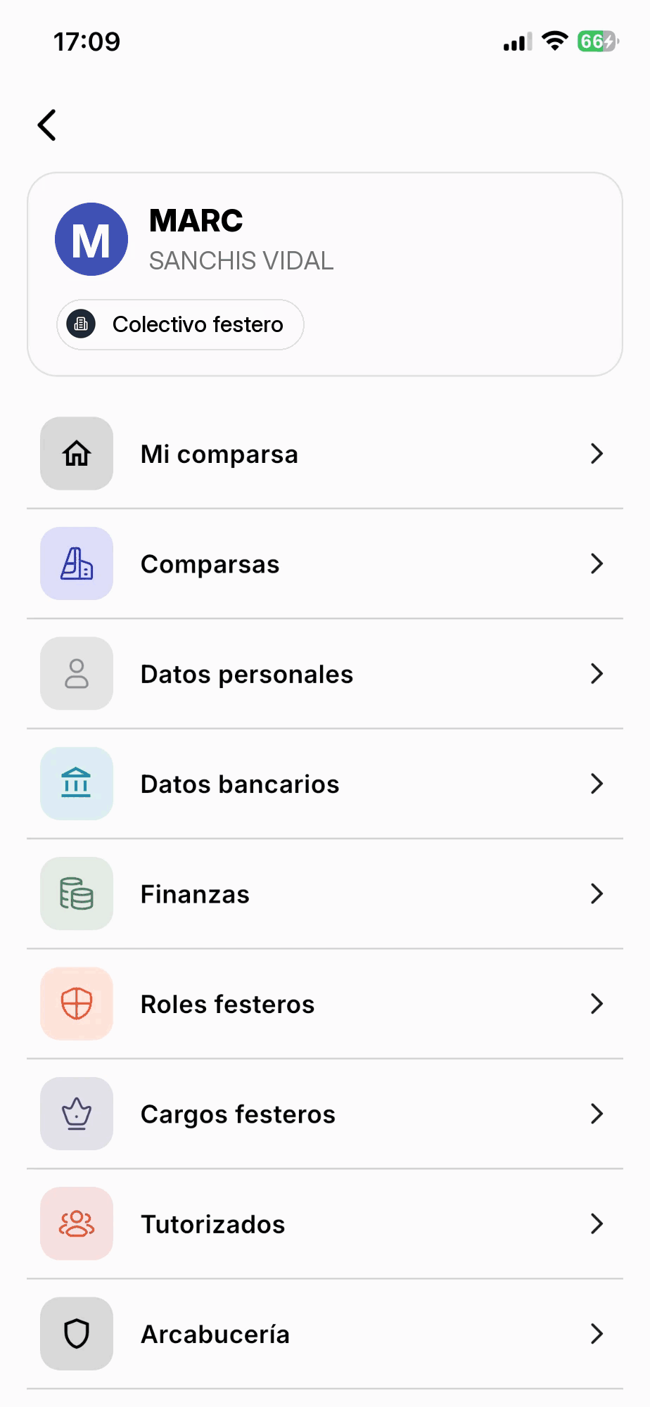 Ficha de un componente ya vinculado en la app: Mi colectivo, Colectivos, Datos personales, Datos bancarios, Finanzas, Roles festeros, Cargos festeros, Tutorizados y Arcabucería
